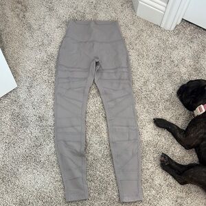 Gray lululemon tech mesh wunder under